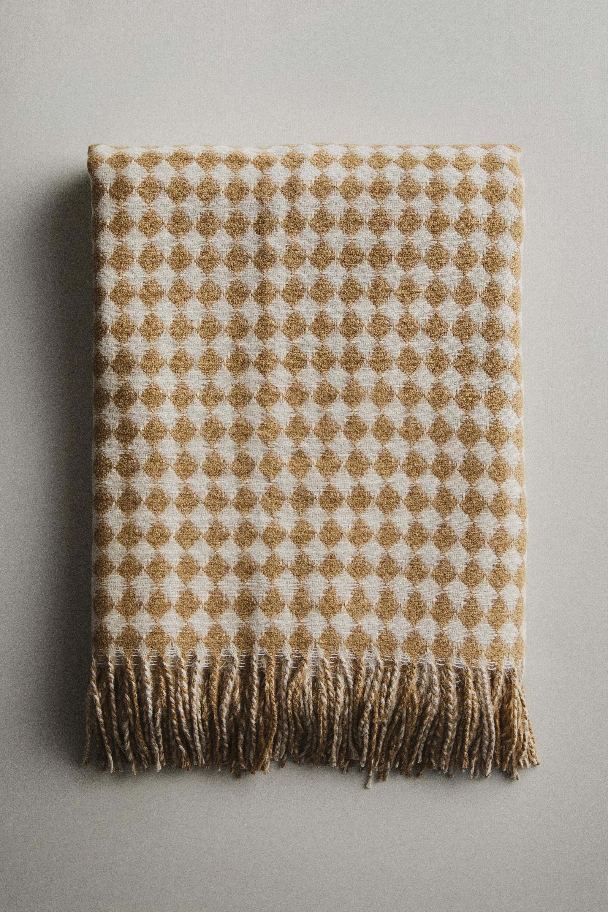 DIAMOND BLANKET